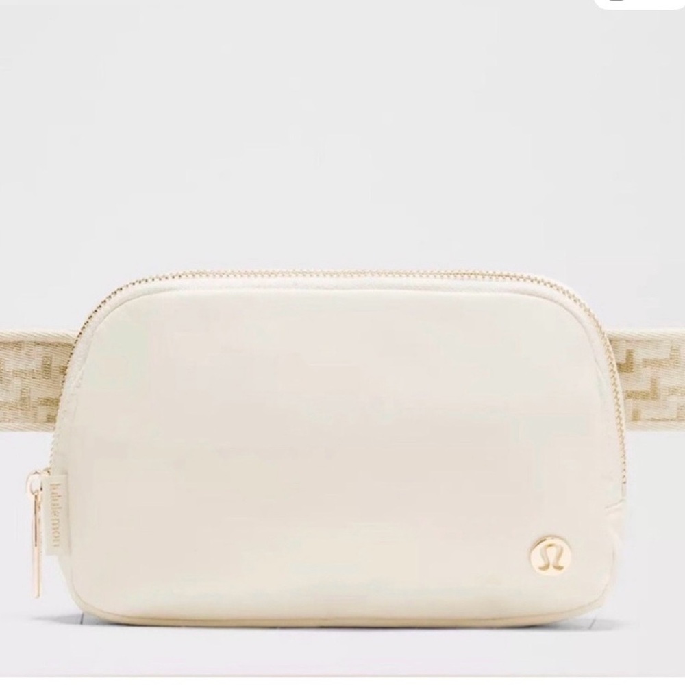Lululemon Everywhere Belt Bag 1L L Monogram Metallic
NWT
